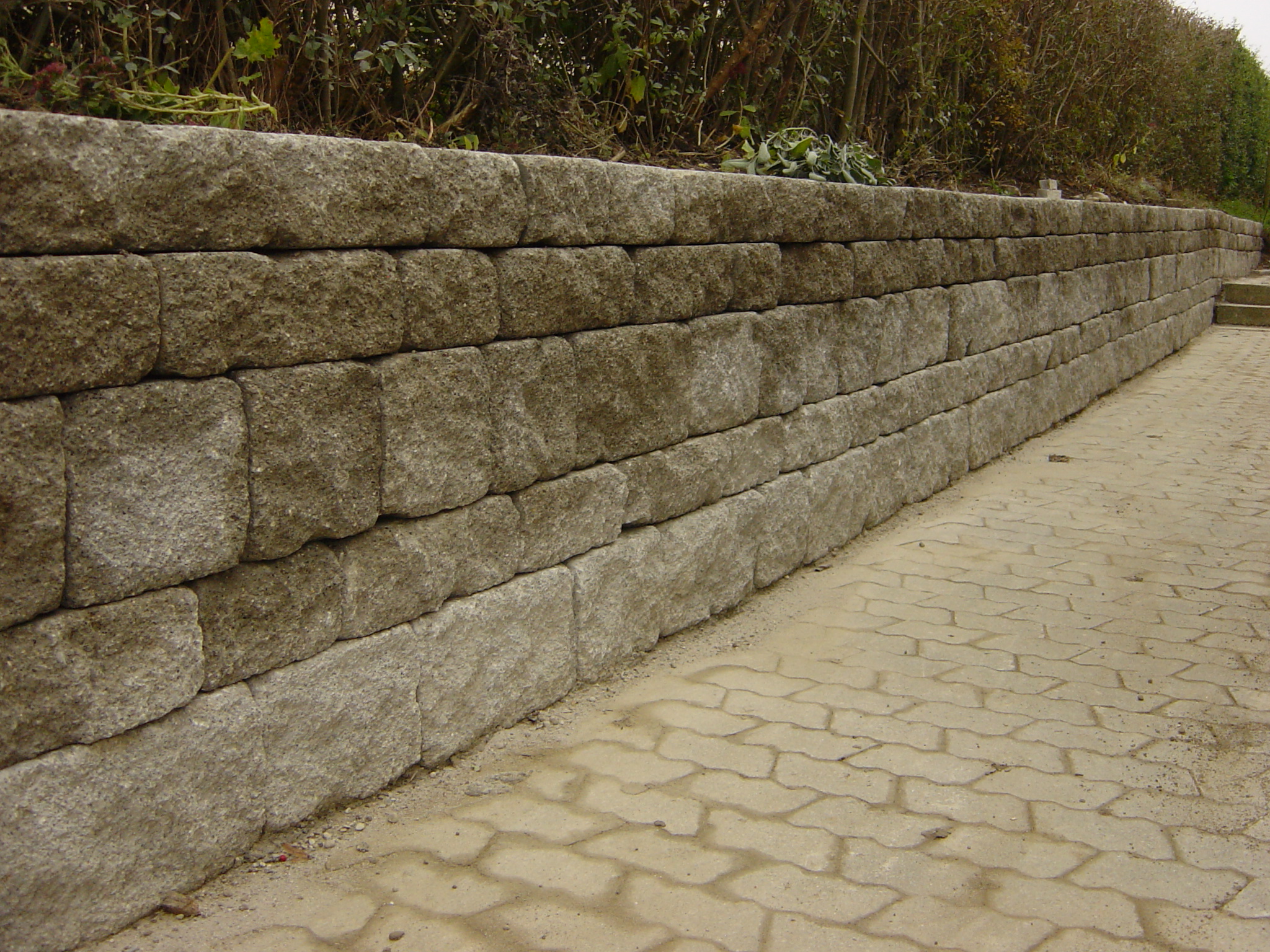 Betonsteinmauer